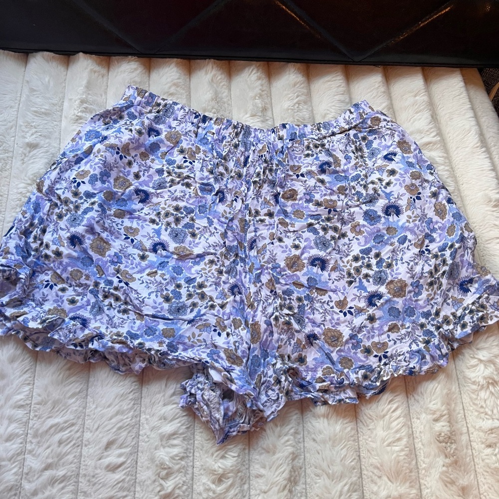 Cute floral shorts - size large